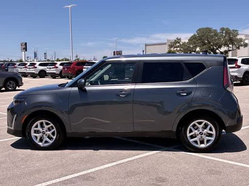 Used 2024 Kia Soul LX w/ Option Group 015 FWD image 3