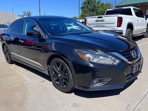 Used 2017 Nissan Altima 2.5 SR w/ Midnight Edition Package image 3