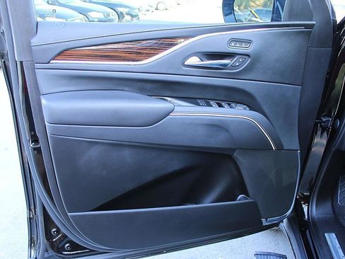 Used 2021 Cadillac Escalade ESV Premium Luxury RWD image 9