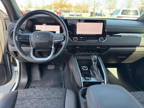 Used 2024 Chevrolet Colorado Z71 w/ Z71 Convenience Package 2 image 25