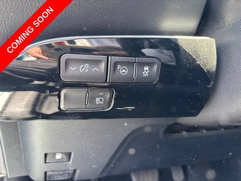 Used 2022 Toyota Prius LE FWD image 17