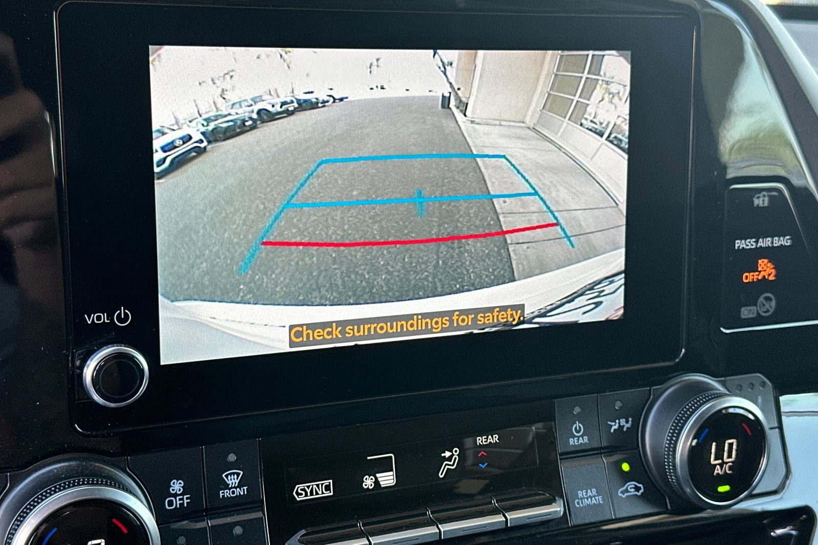 Used 2025 Toyota Highlander XLE FWD image 21