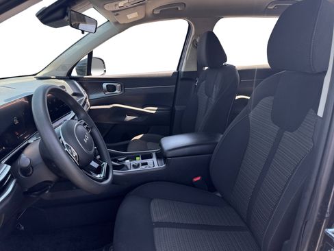 Used 2025 Kia Sorento LX FWD image 9