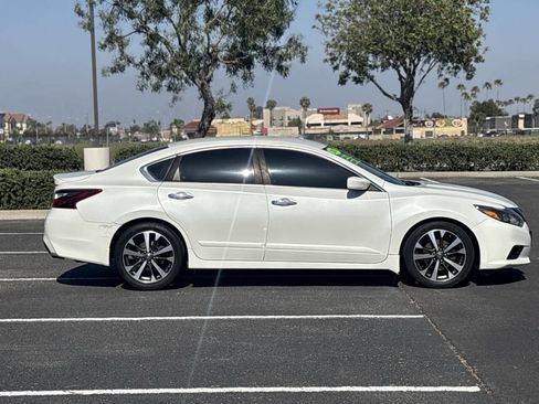 Used 2017 Nissan Altima 2.5 SR FWD image 9