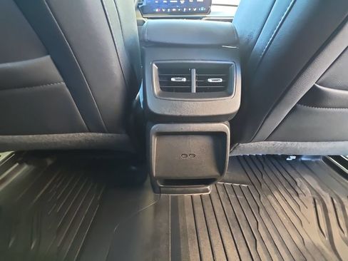 Used 2024 Chevrolet Equinox EV RS FWD image 22