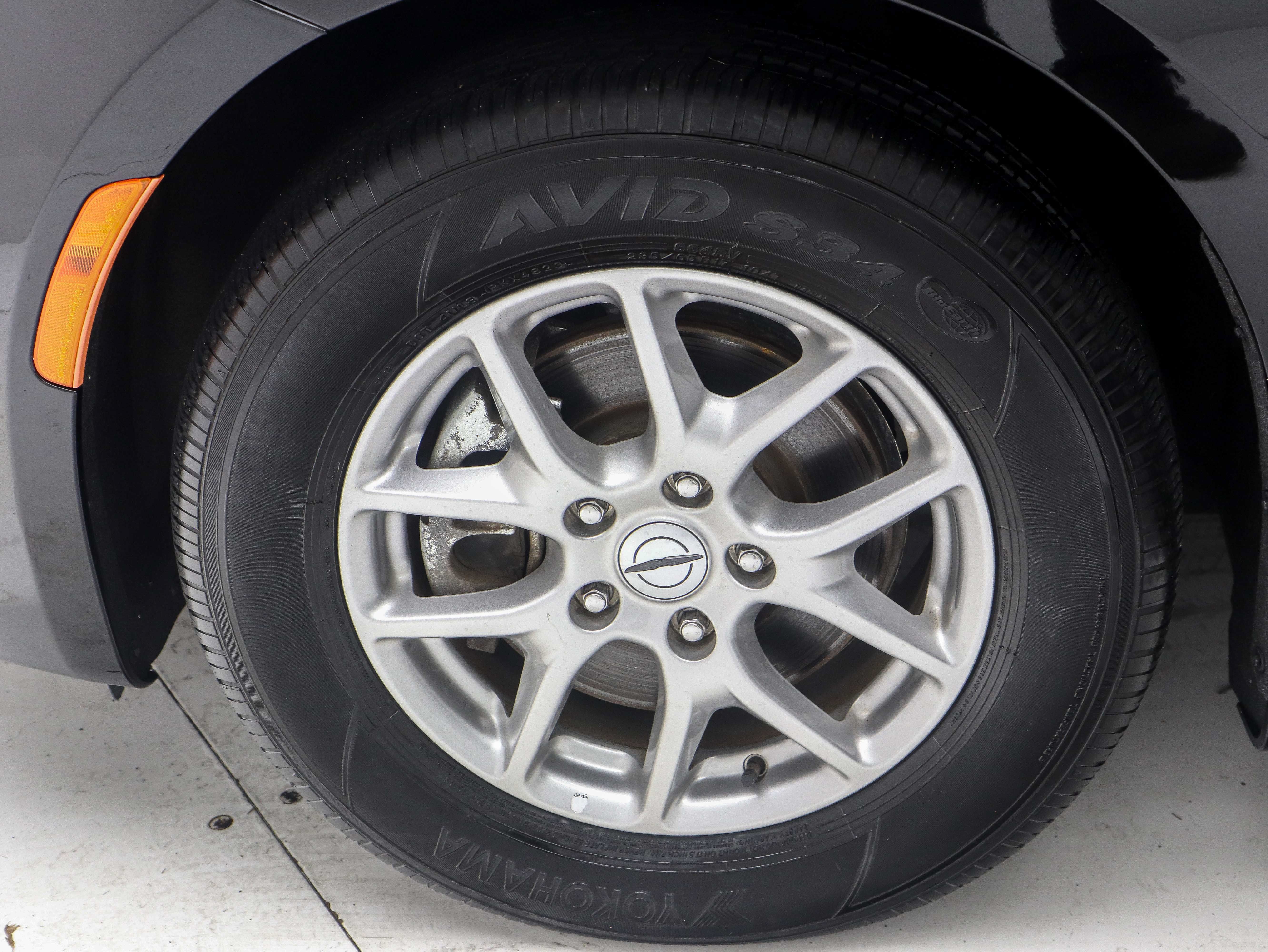 Used 2024 Chrysler Pacifica Touring FWD image 29