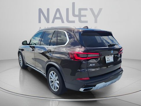 Used 2021 BMW X5 xDrive40i w/ Premium Package 2 AWD/4WD image 3