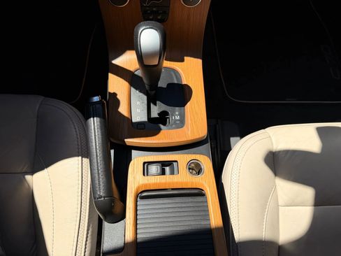 Used 2011 Volvo C70 T5 w/ Multimedia Pkg FWD image 20