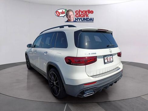 Used 2022 Mercedes-Benz GLB 250 image 2