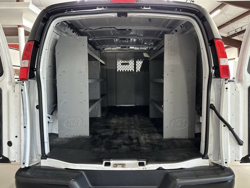 Used 2023 GMC Savana 2500 w/ Driver Convenience Package image 9