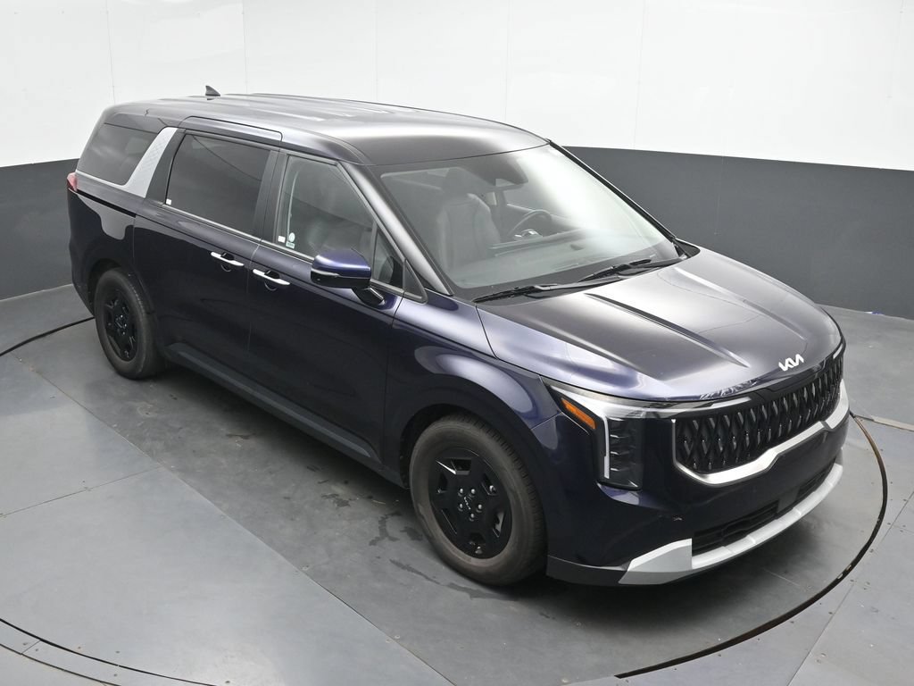 Used 2025 Kia Carnival FWD image 35