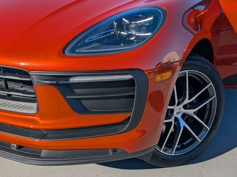 Certified 2024 Porsche Macan image 10