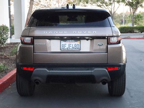 Used 2018 Land Rover Range Rover Evoque SE Premium image 6