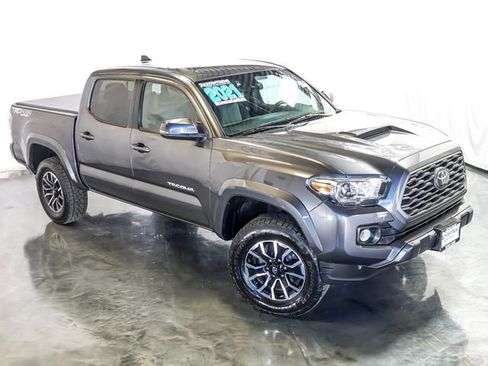 Used 2021 Toyota Tacoma TRD Sport w/ Technology Package AWD/4WD image 6