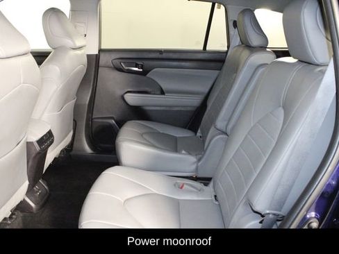 Used 2023 Toyota Highlander XLE image 13