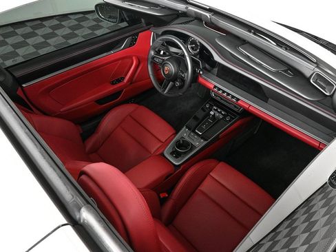 Certified 2024 Porsche 911 Targa 4S image 25