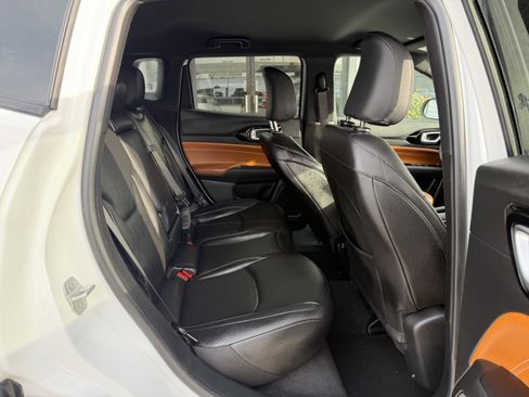 Used 2025 Jeep Compass Limited image 25