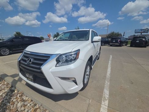 Used 2017 Lexus GX 460 AWD/4WD image 2