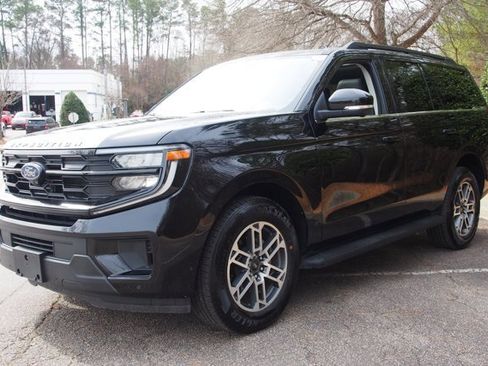 Certified 2025 Ford Expedition Active image 3