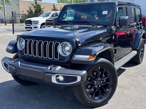 Certified 2025 Jeep Wrangler Unlimited Sahara AWD/4WD image 3
