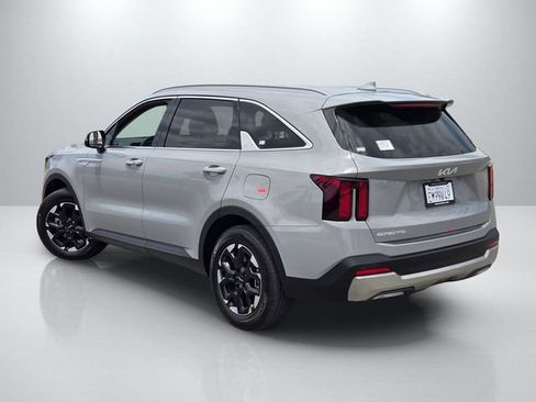 Used 2026 Kia Sorento S FWD image 6
