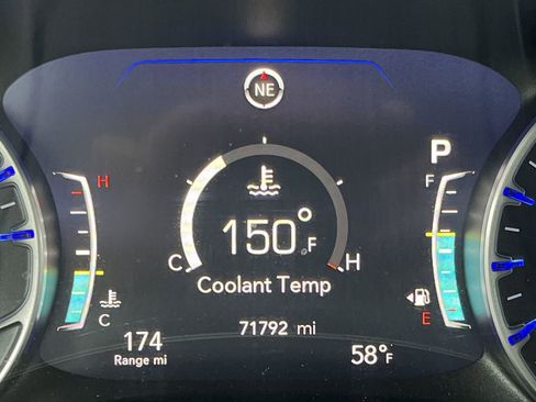 Used 2022 Chrysler Pacifica Touring-L image 10