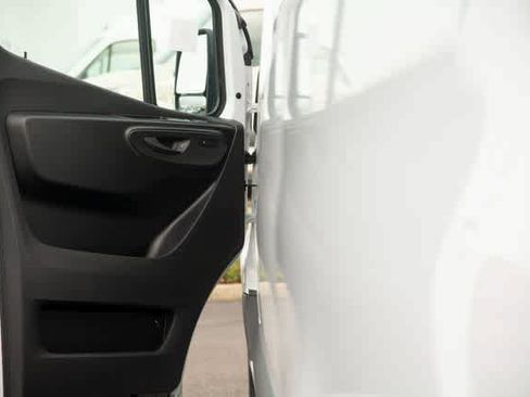 Used 2025 Mercedes-Benz Sprinter 2500 image 22