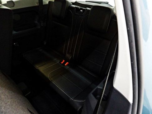 Used 2021 Volkswagen Tiguan SE FWD image 10