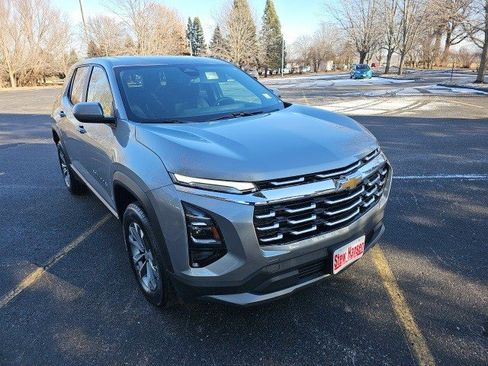 Used 2025 Chevrolet Equinox LT image 8