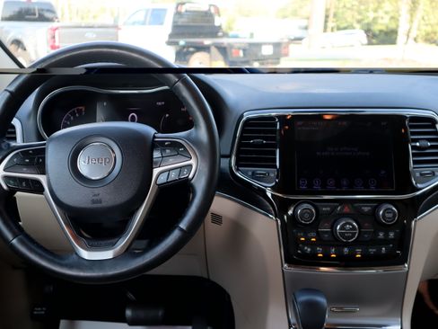 Used 2019 Jeep Grand Cherokee Limited w/ Luxury Group II RWD image 12