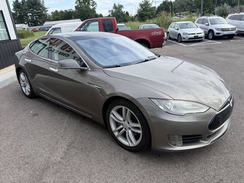 Used 2015 Tesla Model S 70D AWD/4WD image 5