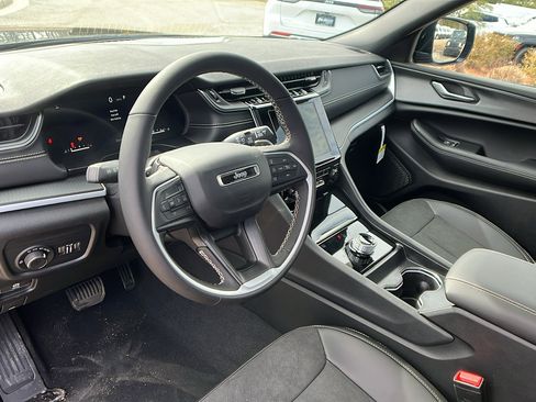 New 2025 Jeep Grand Cherokee L Laredo image 20