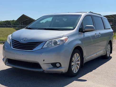 Used 2014 Toyota Sienna XLE AWD/4WD image 1