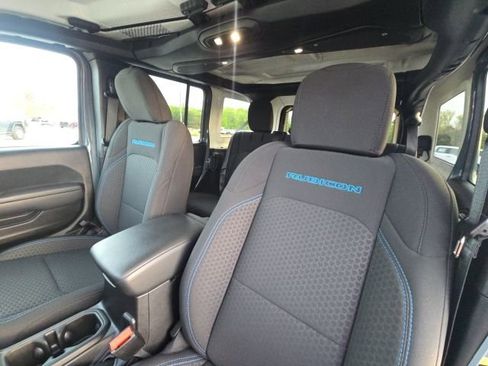 Used 2025 Jeep Wrangler Unlimited Rubicon 4xe image 22