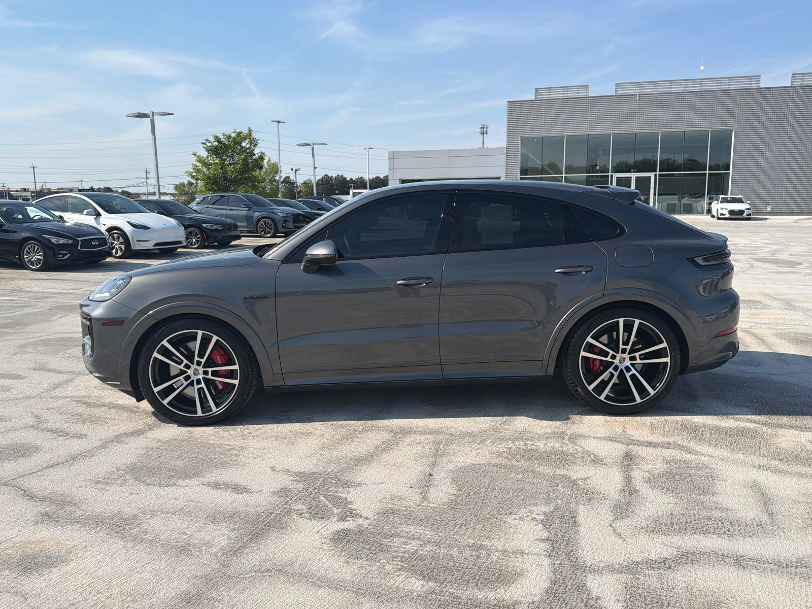Used 2024 Porsche Cayenne S AWD/4WD image 8