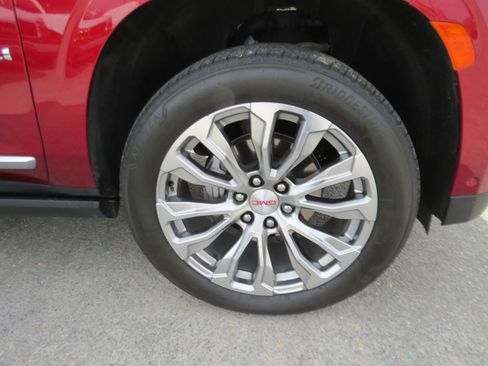 Used 2024 GMC Yukon XL Denali w/ Denali Reserve Package image 10