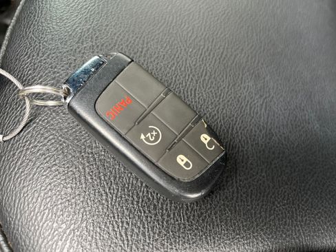 Used 2025 Jeep Compass Limited AWD/4WD image 25