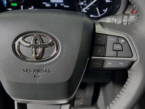 New 2026 Toyota Sienna XLE FWD image 17