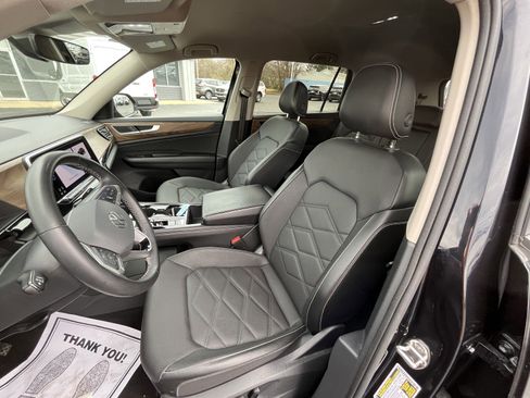 Used 2024 Volkswagen Atlas SE image 18
