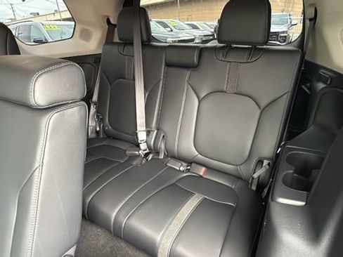 Used 2025 Honda Pilot Touring image 13