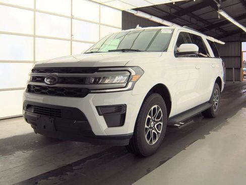 Used 2024 Ford Expedition XLT AWD/4WD image 1