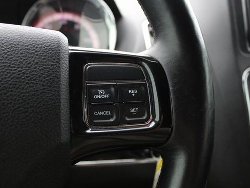 Used 2016 Dodge Grand Caravan SXT image 14