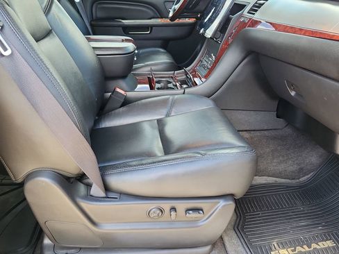Used 2013 Cadillac Escalade EXT Luxury AWD/4WD image 12