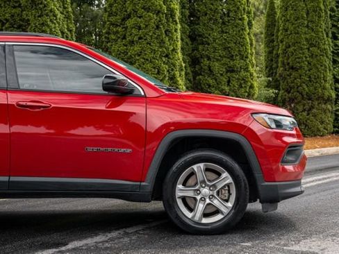 Used 2023 Jeep Compass Latitude AWD/4WD image 14