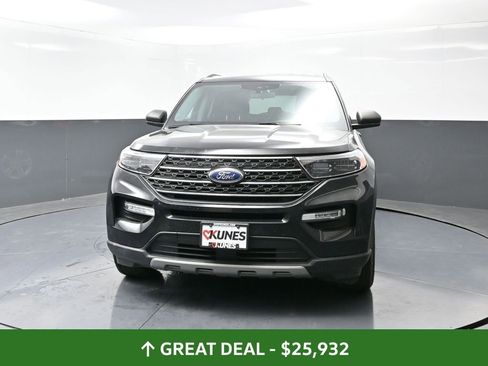 Used 2022 Ford Explorer XLT w/ Equipment Group 202A image 8