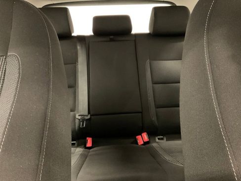 Used 2011 Volkswagen Golf 4-Door FWD image 18