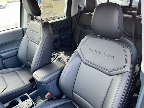 New 2026 Ford Maverick Lariat w/ Black Appearance Package image 9