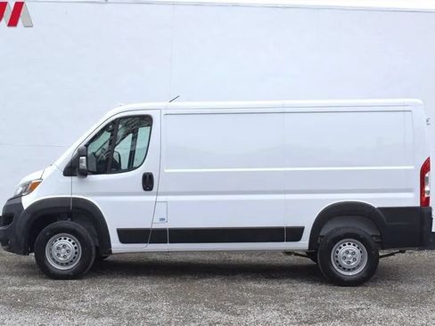 Used 2025 RAM ProMaster 2500 w/ U-Haul Equipment Group FWD image 9