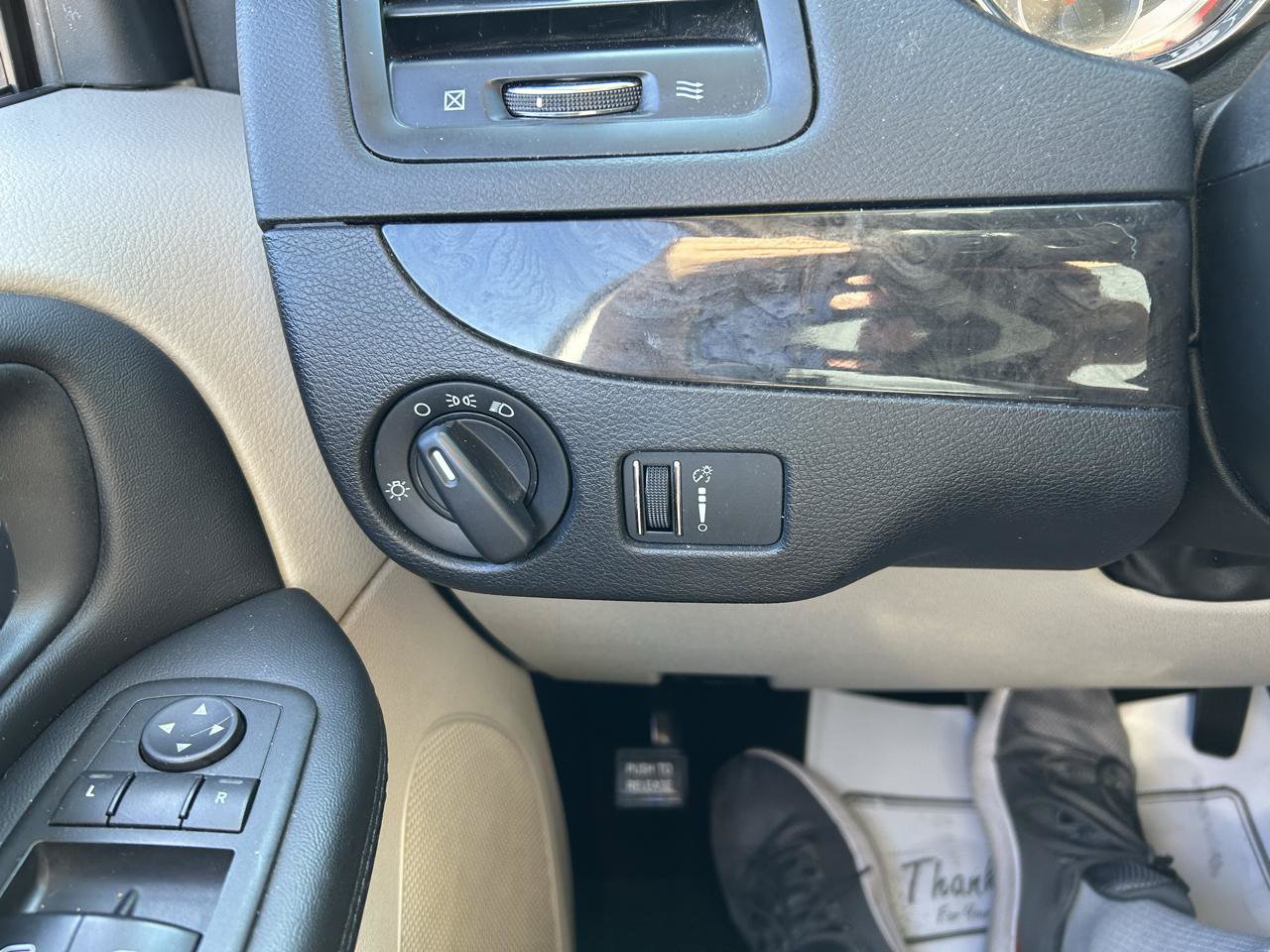 Used 2018 Dodge Grand Caravan SE FWD image 24