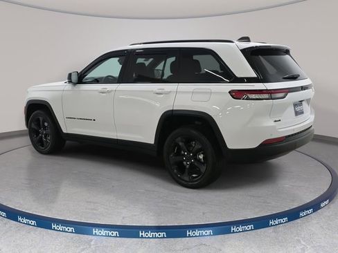 Used 2023 Jeep Grand Cherokee Altitude AWD/4WD image 8